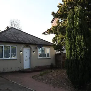 cosy-3-bed-bungalow-in-birmingham.hotelsin-nottingham.com/