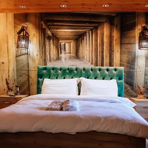 Keshtjella Xhabeqos Hotel Ljaknasi