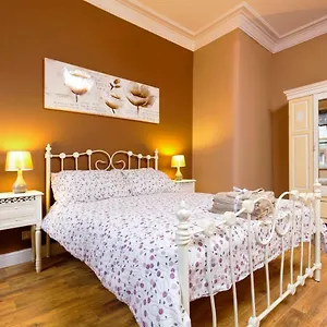 stylish-apartment-near-royal-mile.edinburghhotelsuk.org/